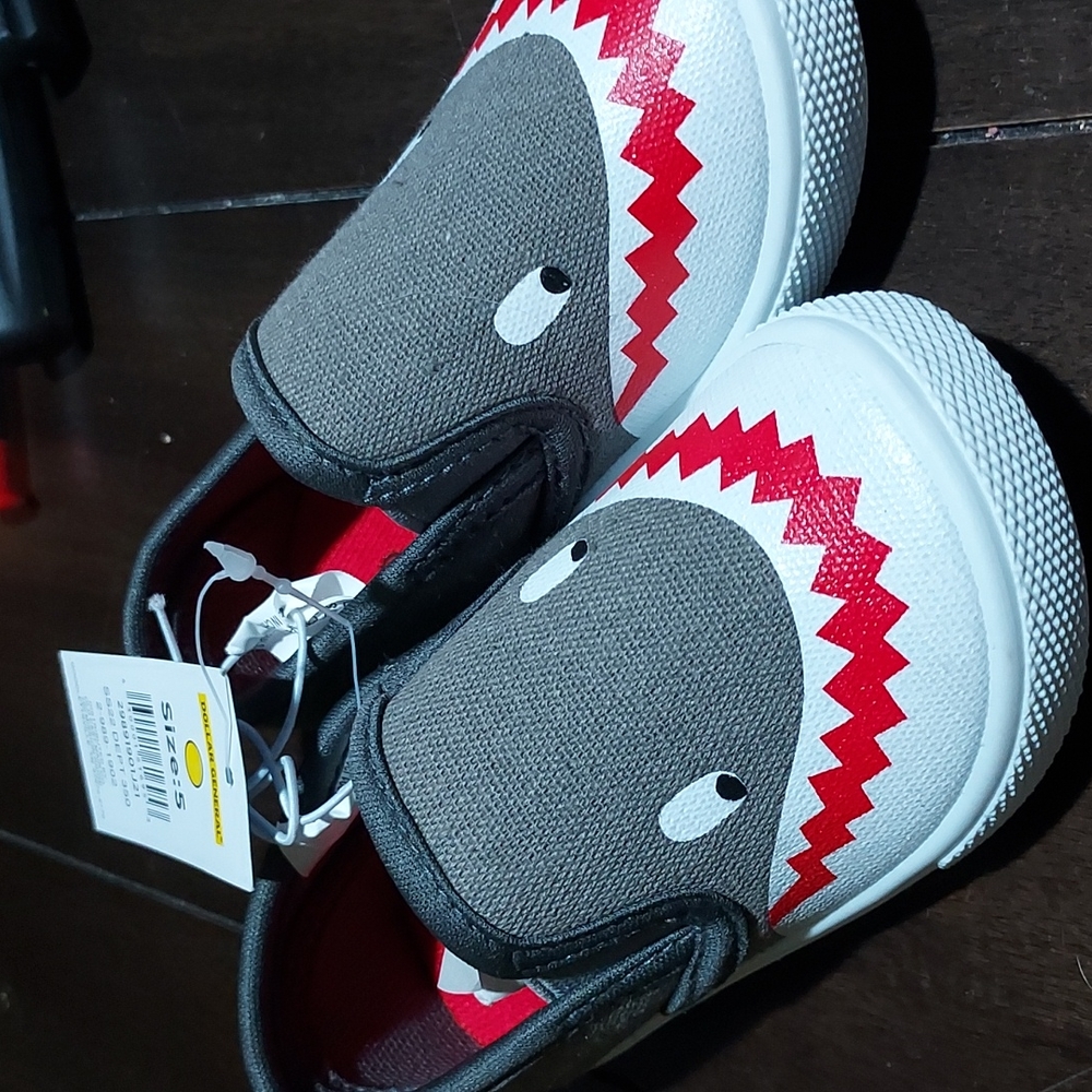 🤎2/$10 or 5/$20 Swiggles Size 5 Shark Slipons NWT